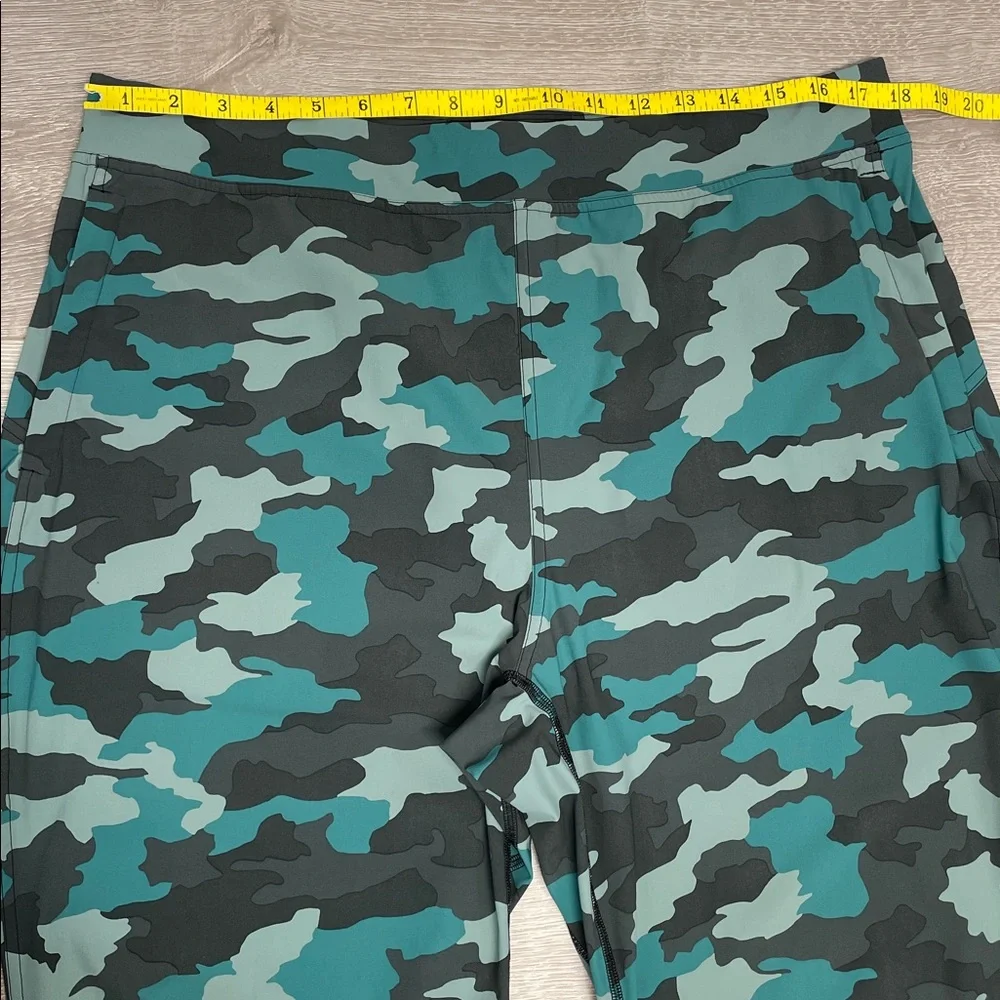 NWOT Lululemon Adapted High Rise Cropped Jogger Heritage 365 Camo Tidewater Teal